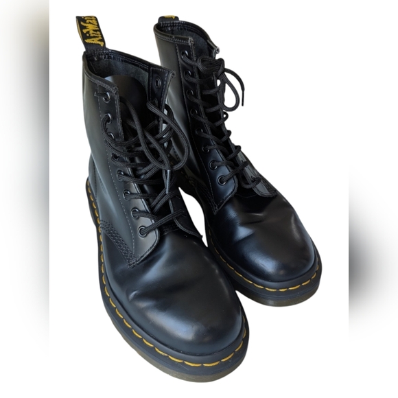 Combat Boots- Dr. Martens 1460 Originals- Unisex 8W-7M. Slip-Resistant - Picture 4 of 17